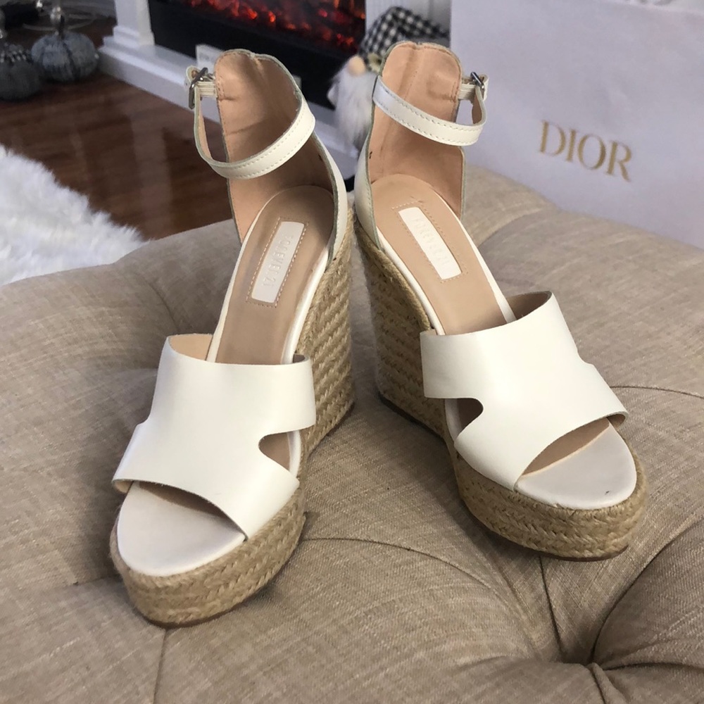 White Wedges
